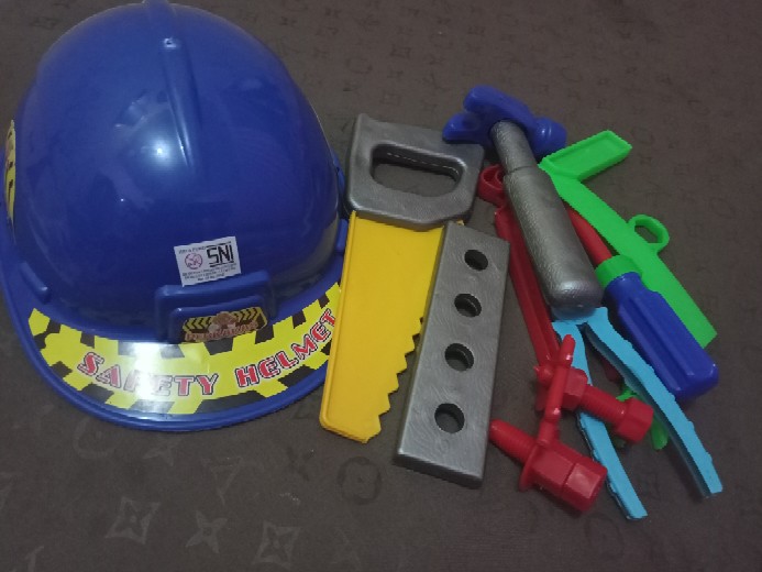 Mainan Tukang Kids Tool Dengan Helm
