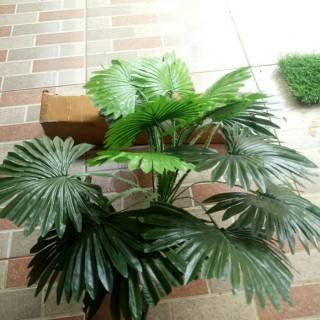 Daun palem plastik pohon palem artifisial pot putih Daun palem plastik pohon palem artifisial pot putih