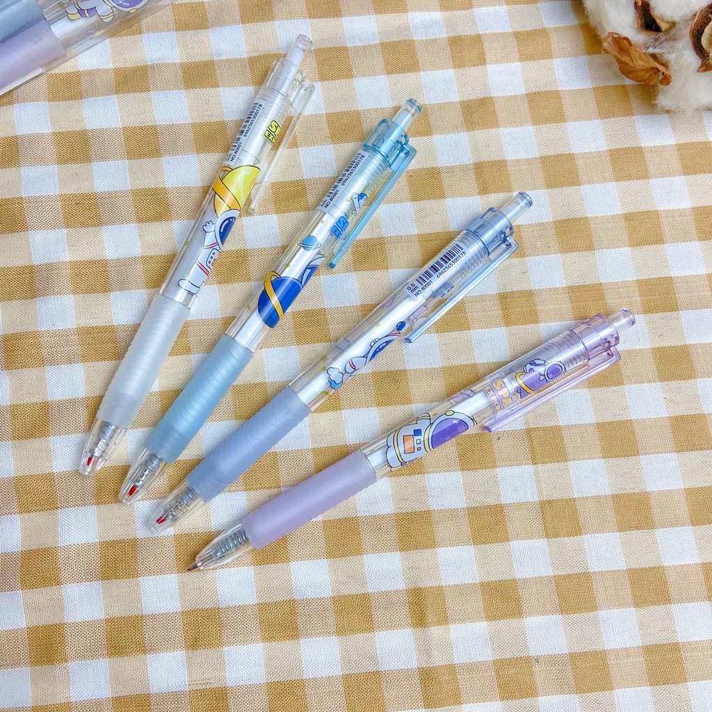 

Pen Cetek Astronot / Pulpen Cetek Gel / Bolpen Mekanik Transparan Bening Motif Kartun Korea Astronot Bulan Moon Astronaut