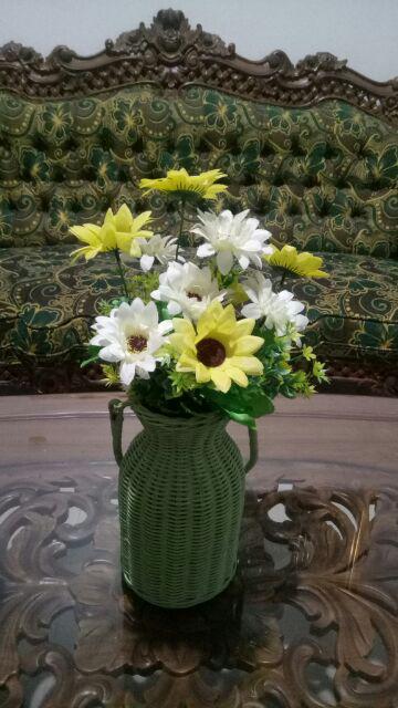 Bunga Aster Vas Gucci