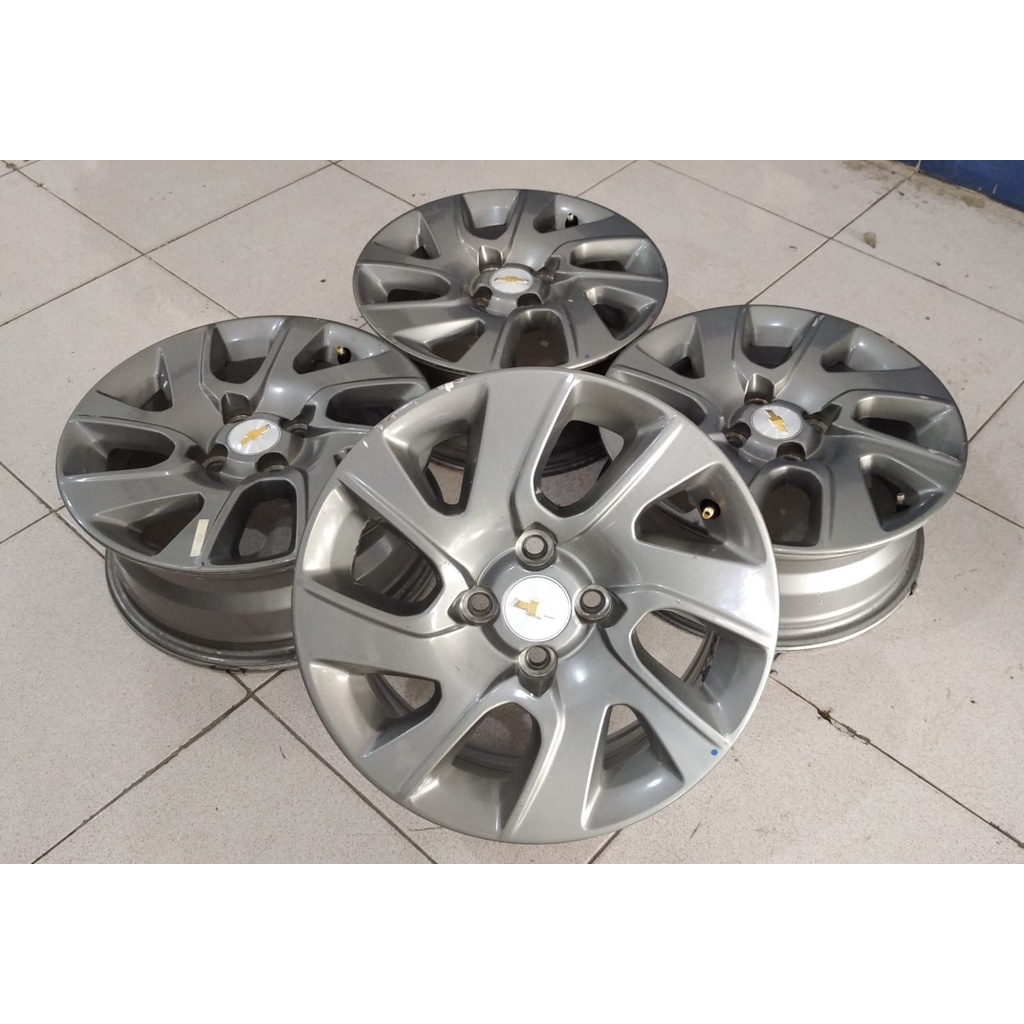 Velg Mobil Bekas Copotan Chevrolet Spin Ring 15 PCD 4X100 ET39 GREY Lebar 6 Mobil Agya Jazz Brio Cal