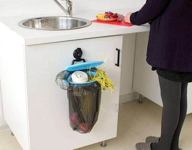 gantungan tong tempat sampah dengan tutup trash bin holder ok  good quality
