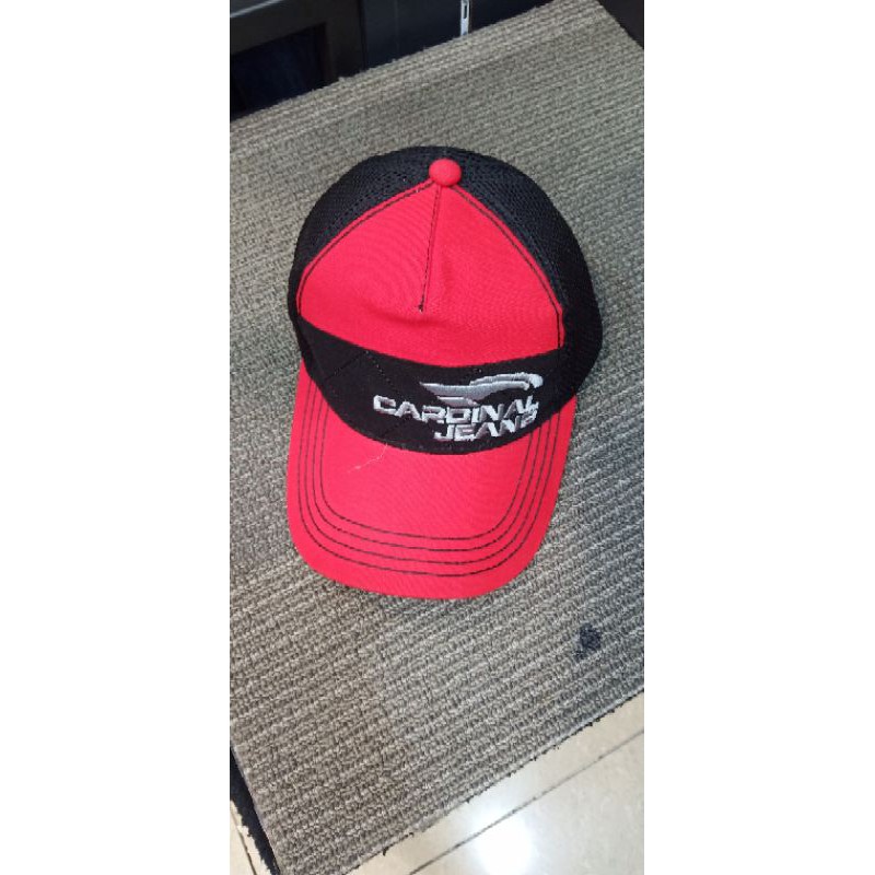 topi cardinal original