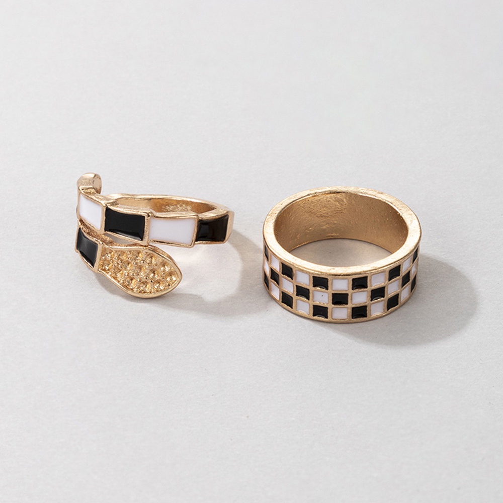 2pcs Cincin Desain Ular Warna Hitam Dan Putih Gaya Vintage Untuk Wanita