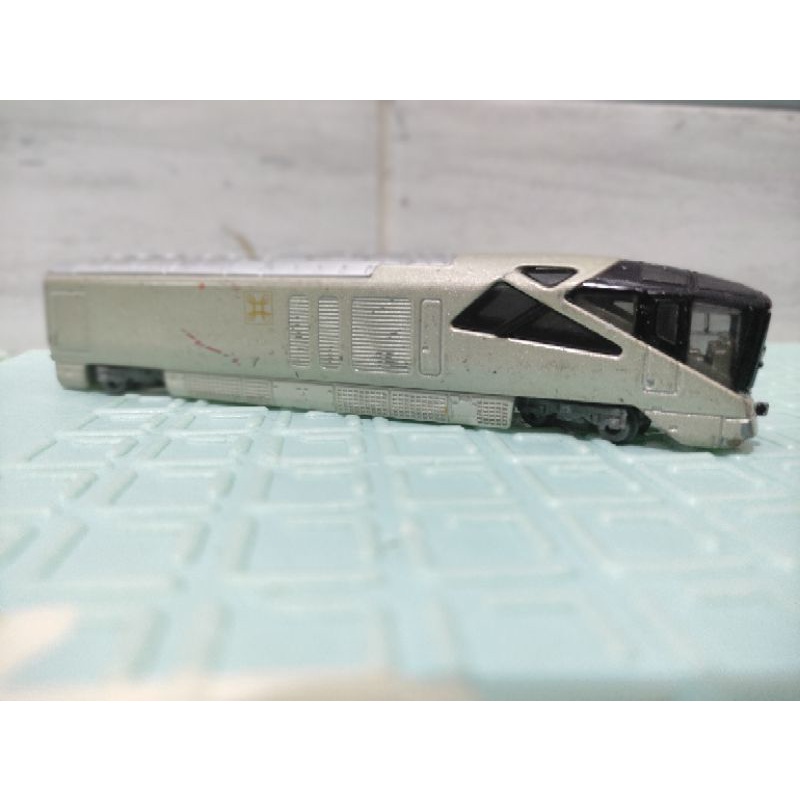 Train suite shiki-shima Tomica Tomy no. 139  (free bis)