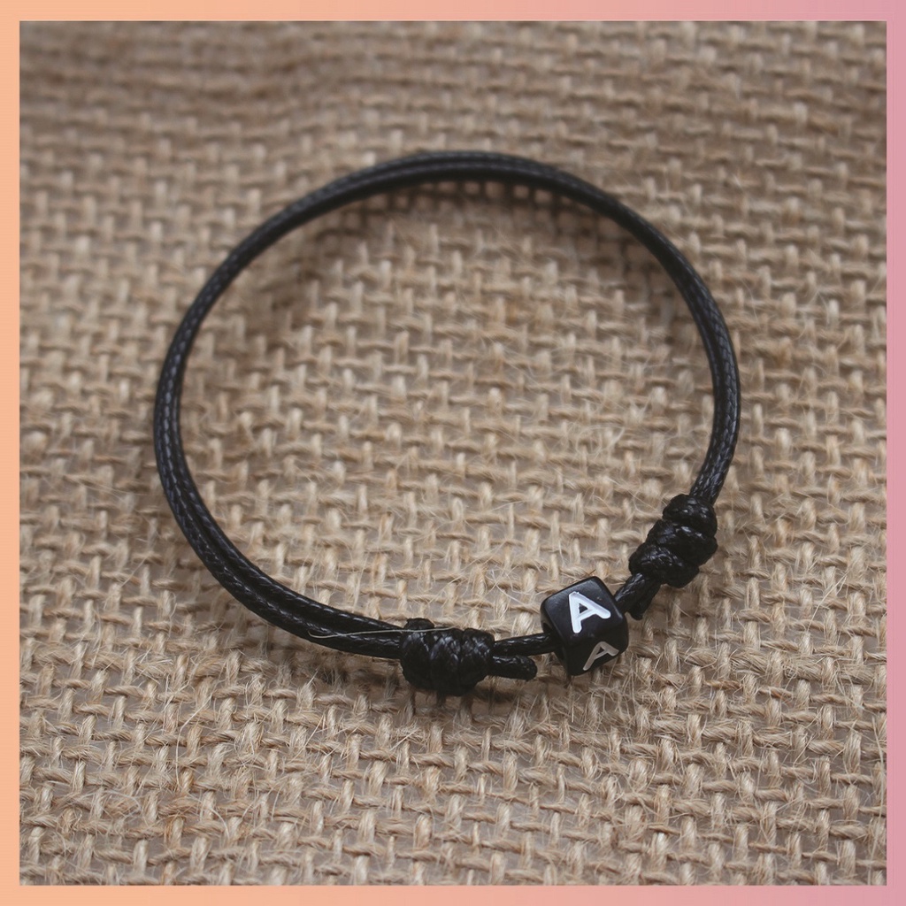 Gelang Inisial Hitam