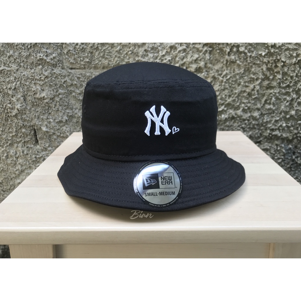 Topi Wanita New Era MLB Women New York Yankees Black/White Bucket Hat 100% Original Resmi