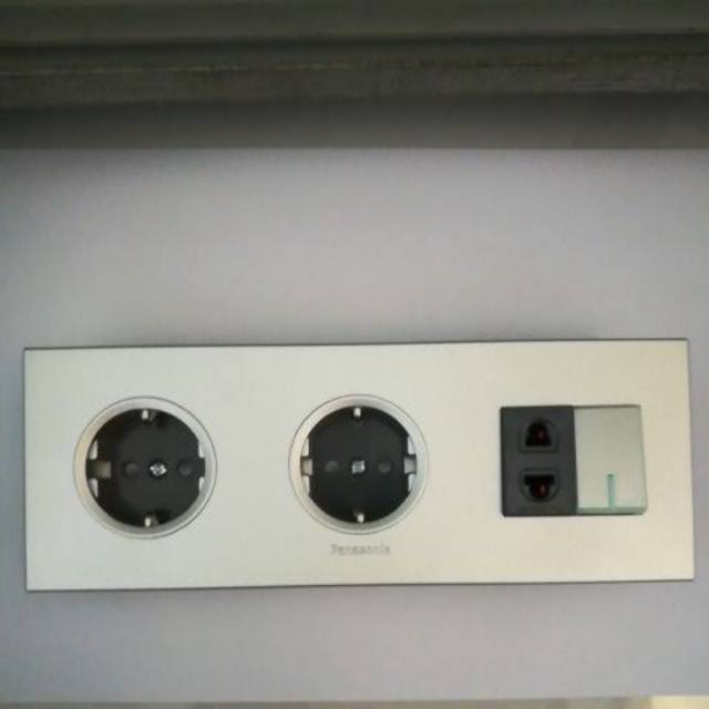 Panasonic Silver Kombinasi 2 Stop Kontak + 1 Stop Kontak mini universal & Saklar 1 Gang Fluorescence