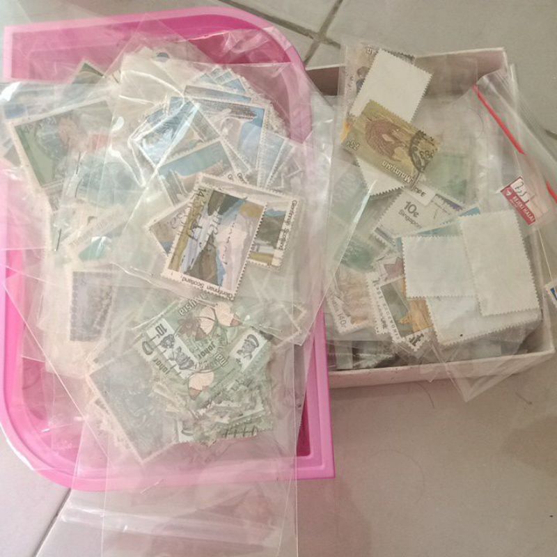 

prangko perangko luar negeri kondisi acak bisa beda2 jenis sesuai stok ya