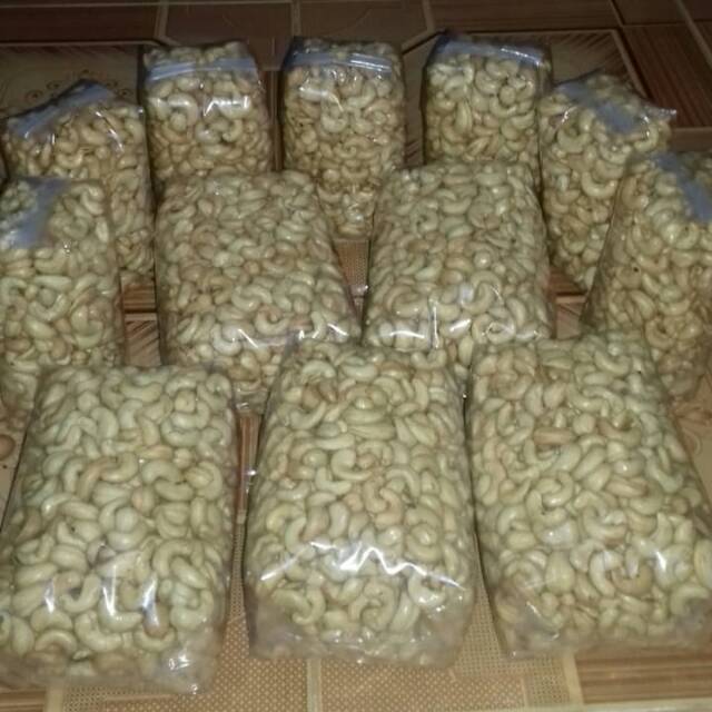 

Kacang mete mentah