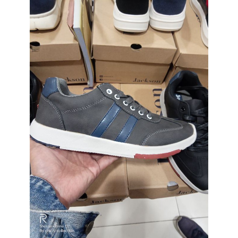 Sepatu sneaker cowok Jackson