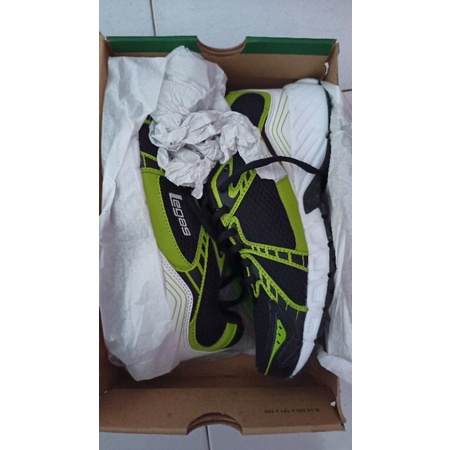 sepatu olahraga persit merek legas ori