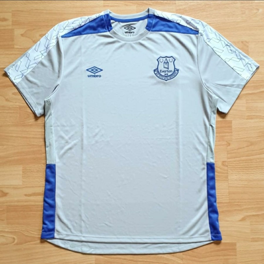 Jersey Everton FC Original Training Grey 2018 Baju Bola Inggris Ori Umbro England Grey Abu Abu