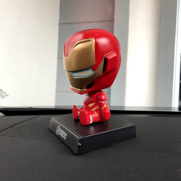 NEW AVENGERS Boneka Figure Miniatur Pajangan Mobil Stand IRON MAN Goyang Kepala Shacking Head Toy