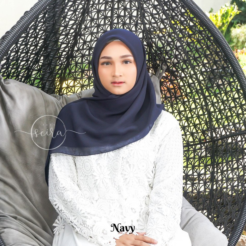 [BISA COD] Bella Square Hijab Segiempat / Kerudung Segi Empat Bella Square / Jilbab Segiempat Bela (Kain Tebal Adem Tidak Menerawang)-Navy