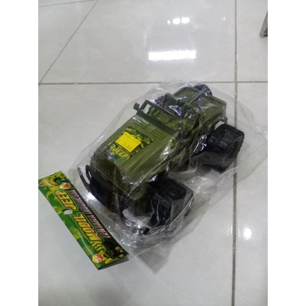 mobil tentara plastik