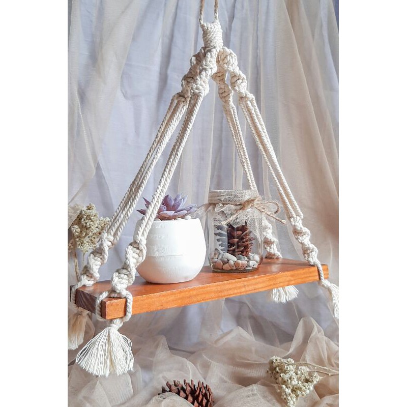 Hiasan rak dinding kayu ambalan macrame