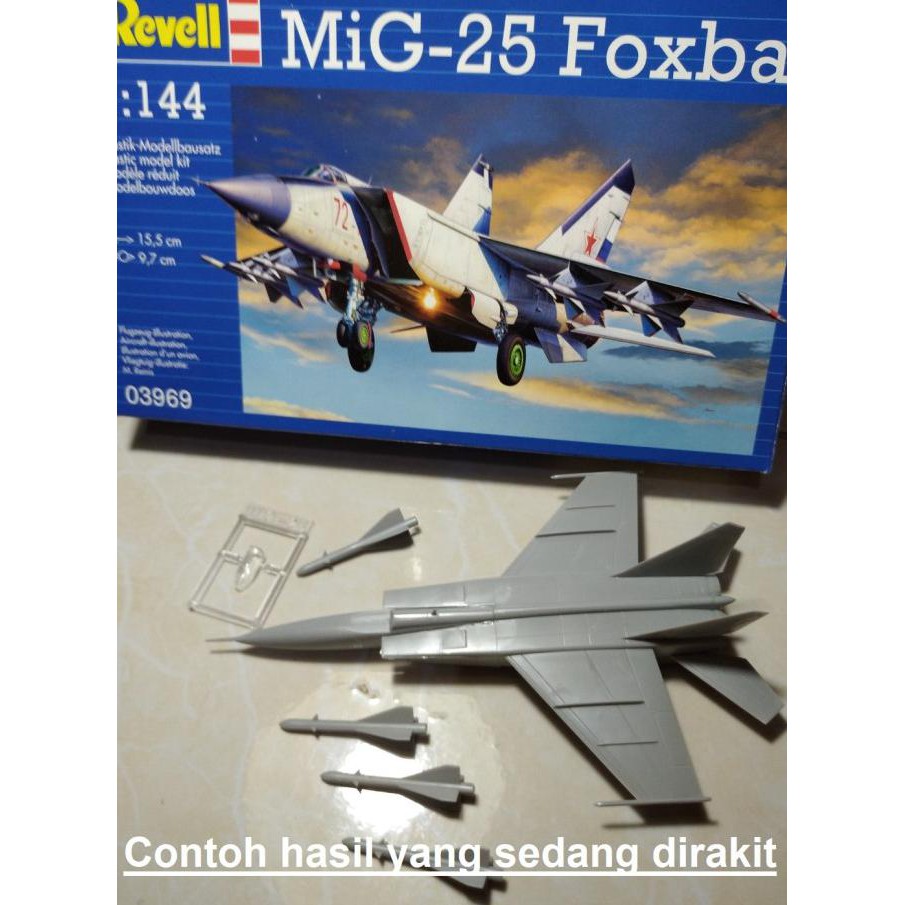 Model Kit 1/144 Revell - Mig 25 Foxbat - Russian Attack Aircraft