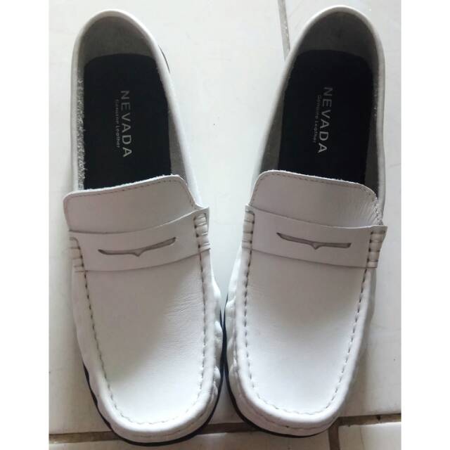 Flat shoes mocasin putih sepatu wanita white size 40 murah preloved nevada