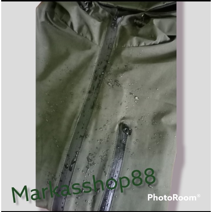 Jaket waterproof / jaket gunung / jaket anti air