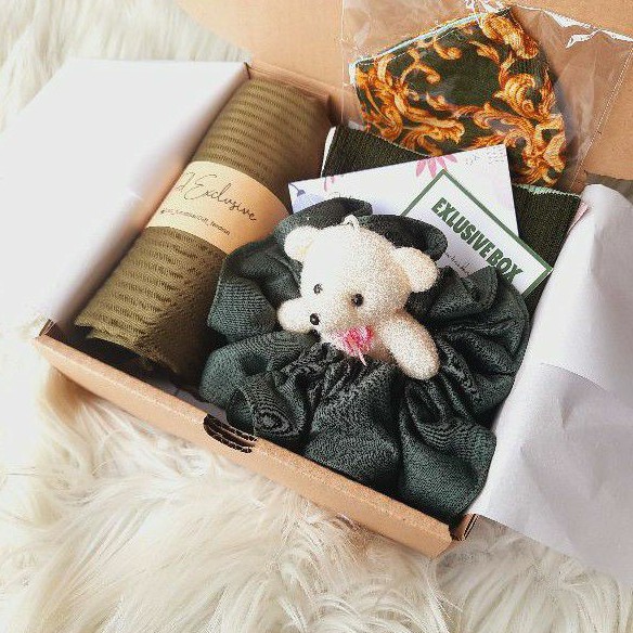 hampers hijab masker azara segi empat gift box wanita