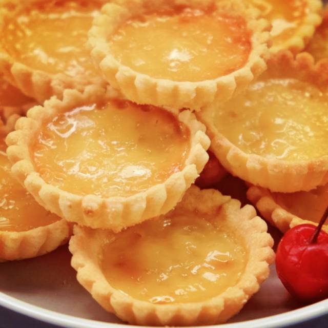 

Pie susu, risoles, kue lumpur dan masih banyak lagi jenis kue baik kering/ basah