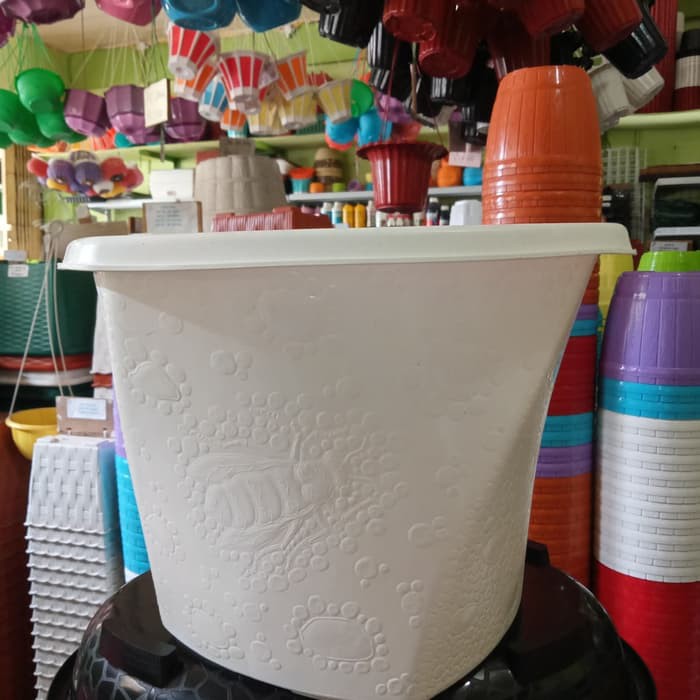 Jual Pot Bunga Twister 30 warna putih Berkualitas