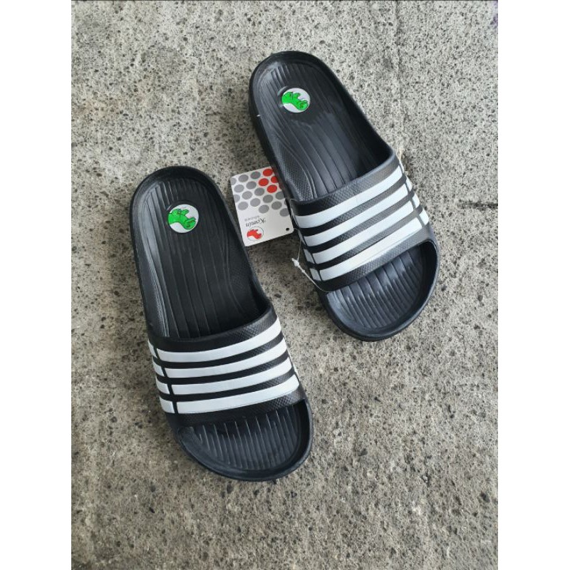 SANDAL SELOP LAKI KOMIN 035 GARIS JUMBO LENTUR RINGAN NYAMAN