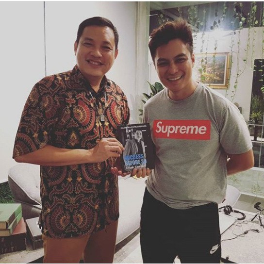 Book Buku Badai Pasti Berlalu Karya Chandra Putra Negara &amp; T-shirt Kaos Success Before 30 SB30