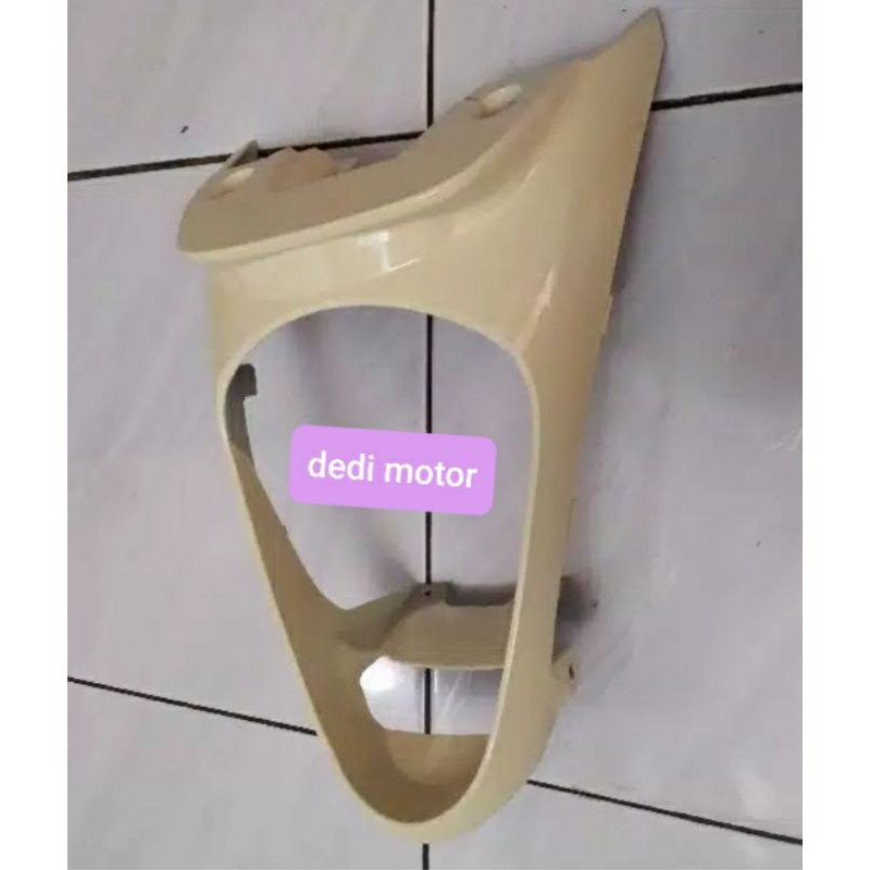 cover bodi belakang dudukan lampu belakang scoopy f1 2013-2016 cream