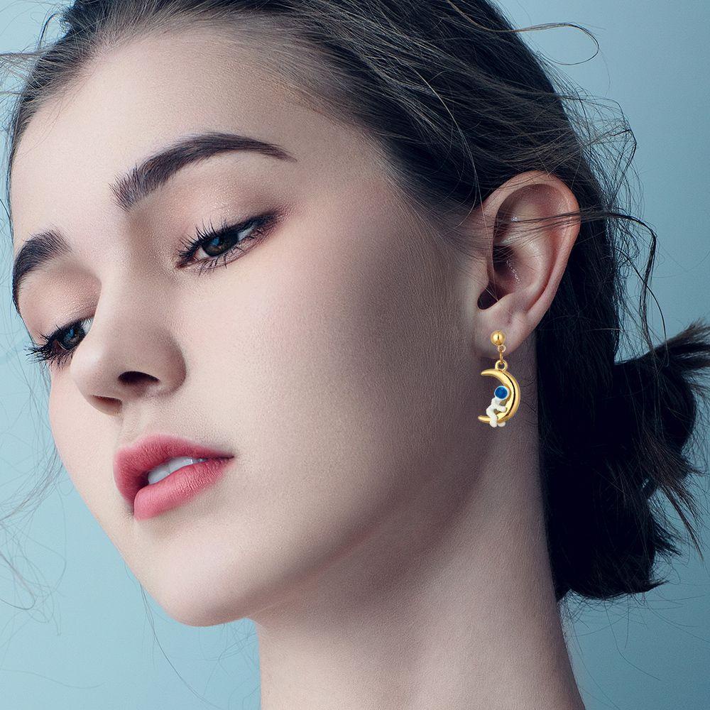 Lily Astronot Stud Earrings Asimetris Wanita Perhiasan Planet Bintang Stud Menjuntai Earrings