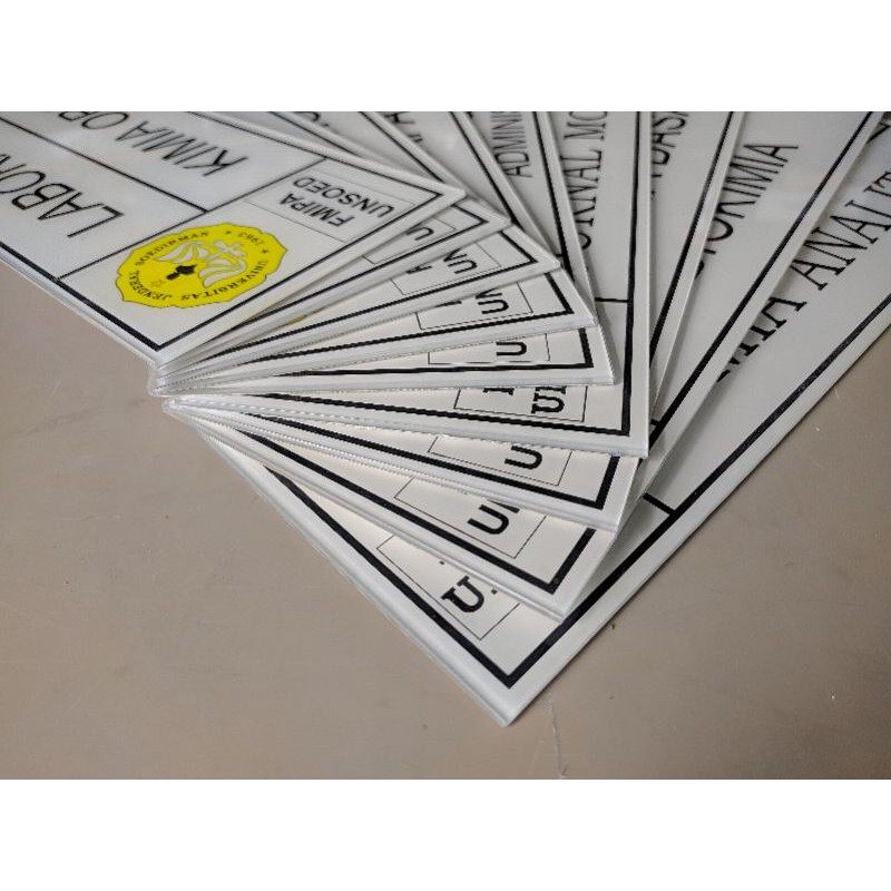 

Papan Nama Ruangan Akrilik