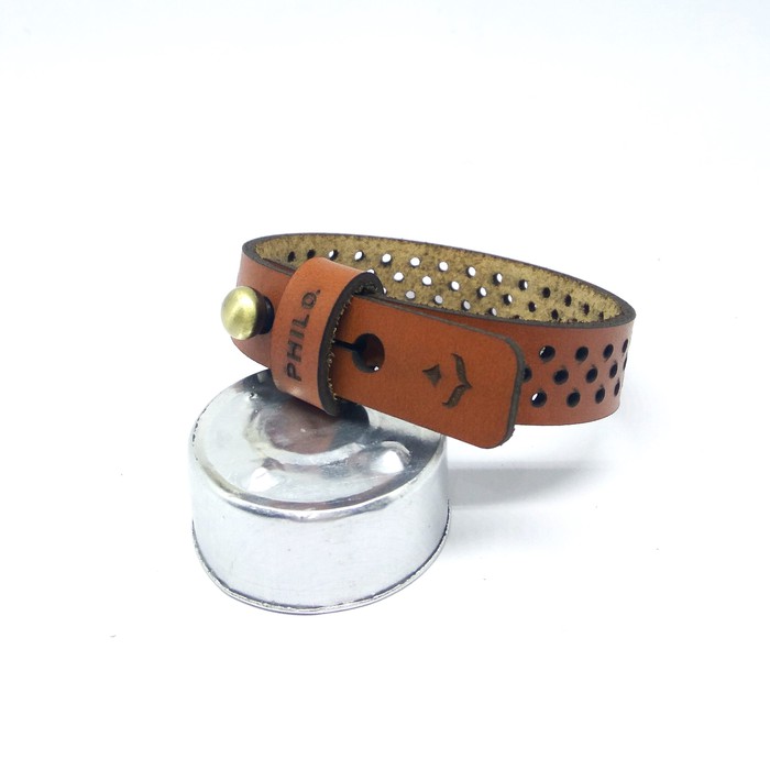 Gelang kulit asli laser cut motif bolong bracelet warna tan -PHAC319