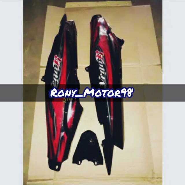 Cover body samping vega r new hitam lis merah
