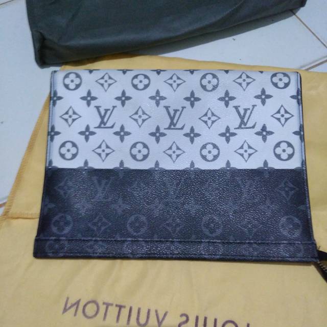 BIG SALEEE Clucth LV