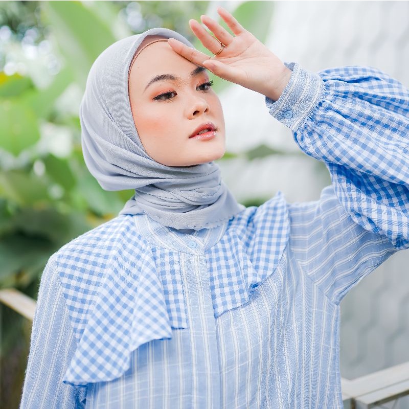 Eleanorre Adell Mix Blue Top Atasan Wanita