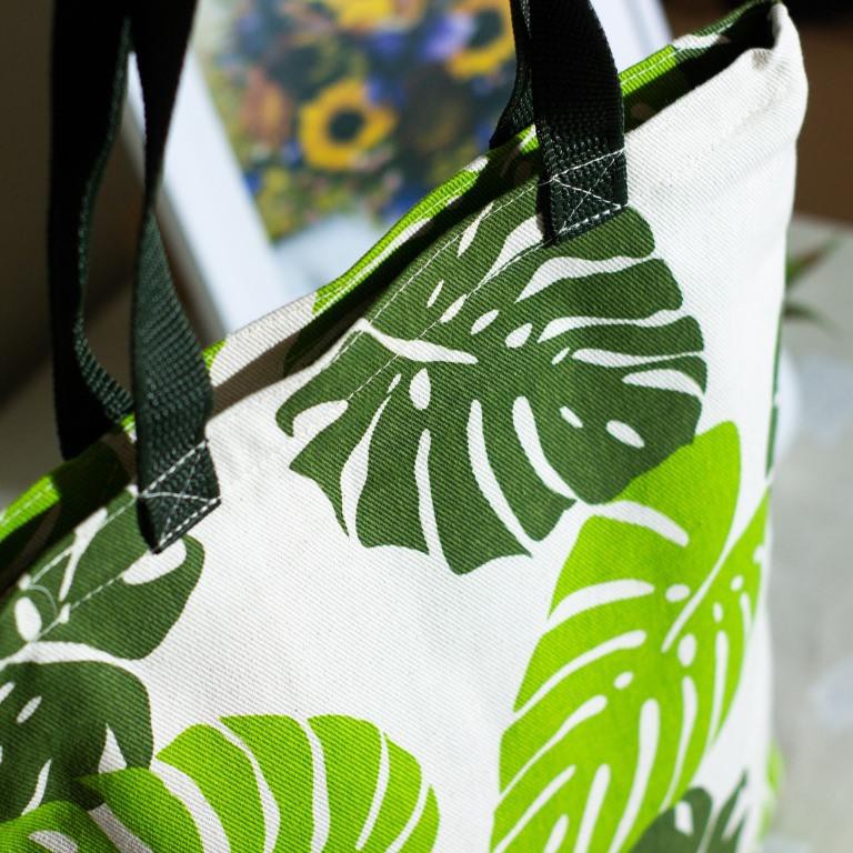 TOTEBAG BAHAN KANVAS . TAS KANVAS PREMIUM MOTIF MONSTERA. Riens Collections