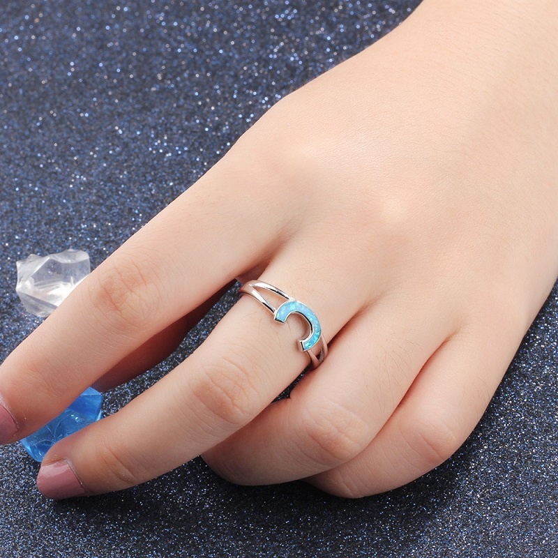 New style ring European and American personality fashion letter C female ring ring