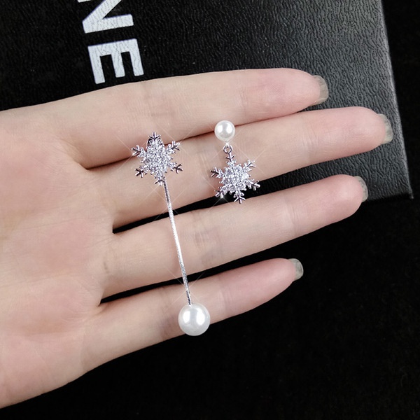 Korea fashion style kepingan salju asimetris anting-anting stud semua yang sesuai dengan panjang mut