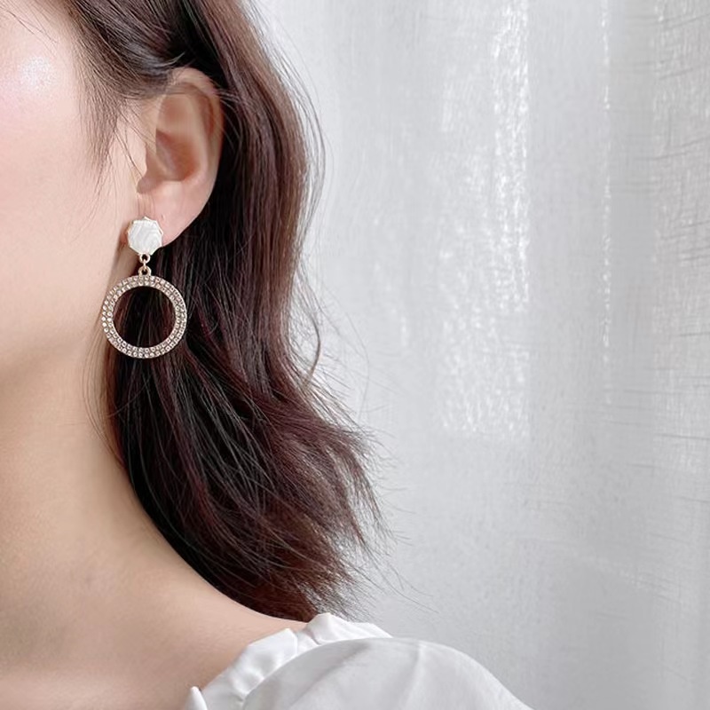 Anting Tusuk Gantung Desain Geometri Hias Berlian Gaya Klasiksimple Untuk Wanita