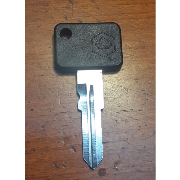 Anak Kunci Vespa PX Exlusive Strada Spartan