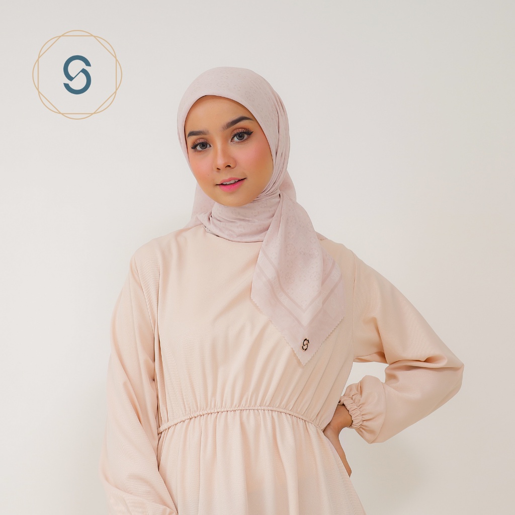 Seradia Hijab Segi Empat Monogram 2.0-Cradle