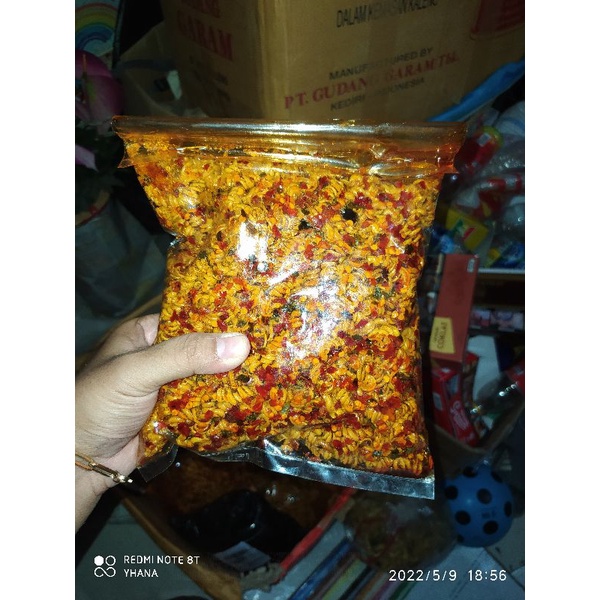 

makaroni lilit pedas daun jeruk 500g