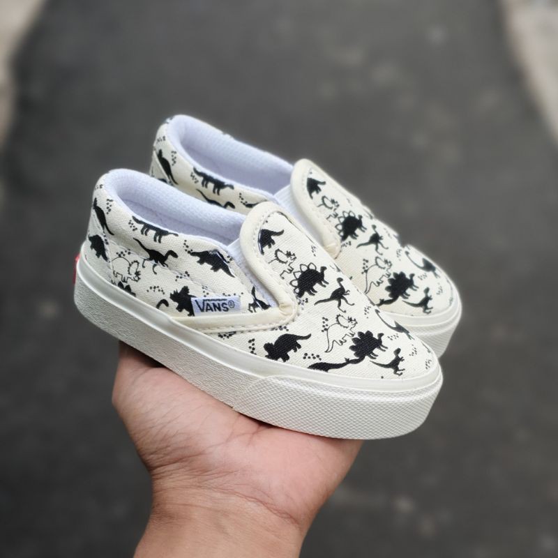 SEPATU ANAK VANS SLIP ON DINO/MICKYMOUSE