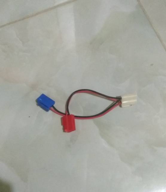 Soket dan kabel penghubung Charger Mobil mainan aki