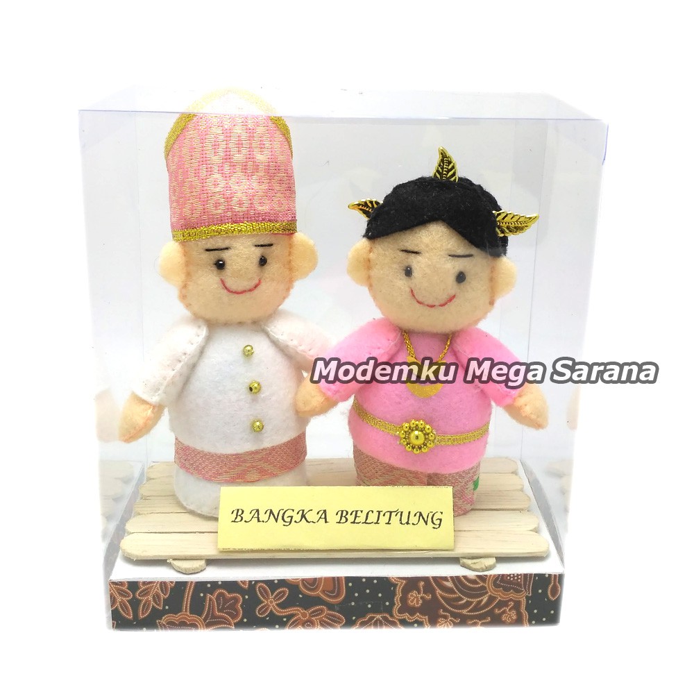 Boneka Pakaian Adat Bangka Belitung