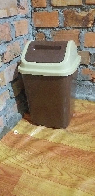 Tempat Sampah Tutup Goyang Square Coklat Lucky Star 15 Lt(368)