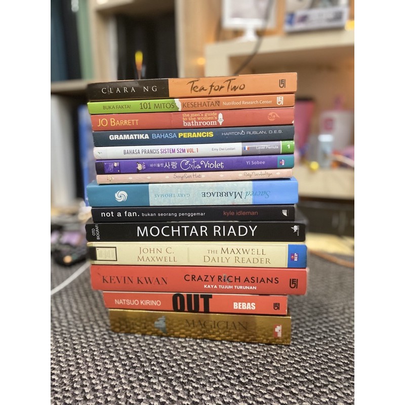 PRELOVED Novel Impor berbagai genre dan buku Bahasa Perancis Korea (baca deskripsi)
