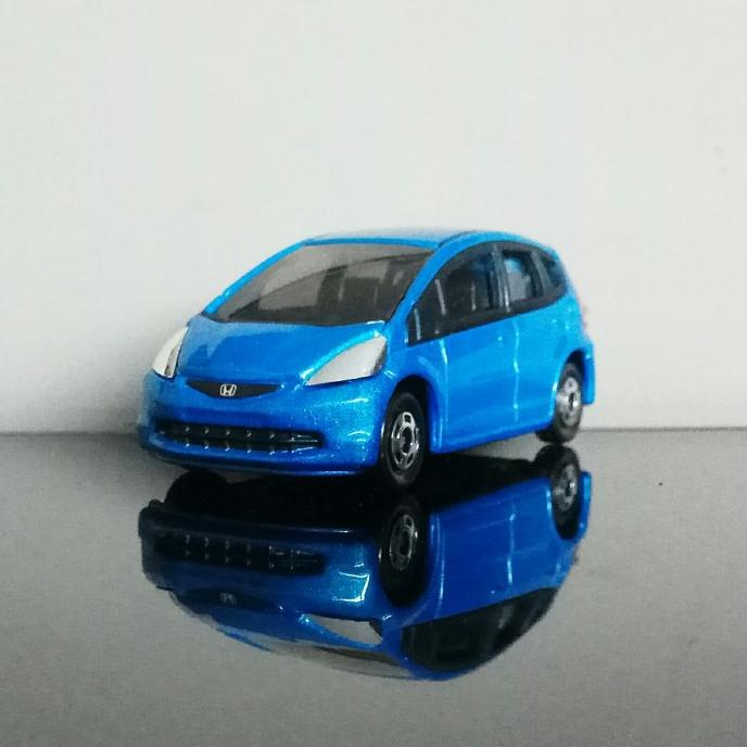 ] Tomica 100 Honda Jazz Fit biru