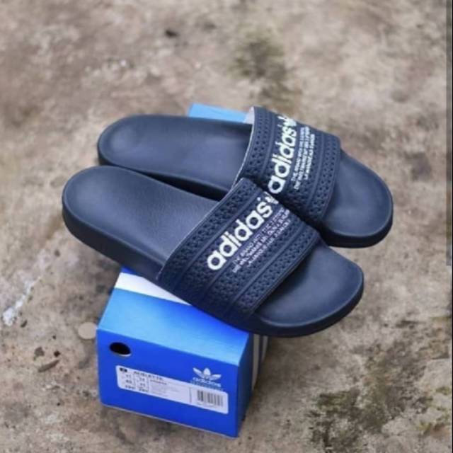 Sendal Adidas Adilette Slip On Sendal Pria.